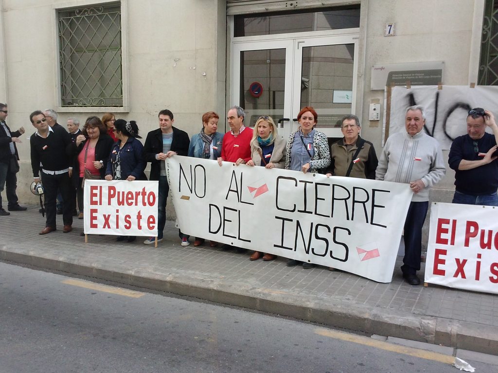 Protesta frente a la Delagación