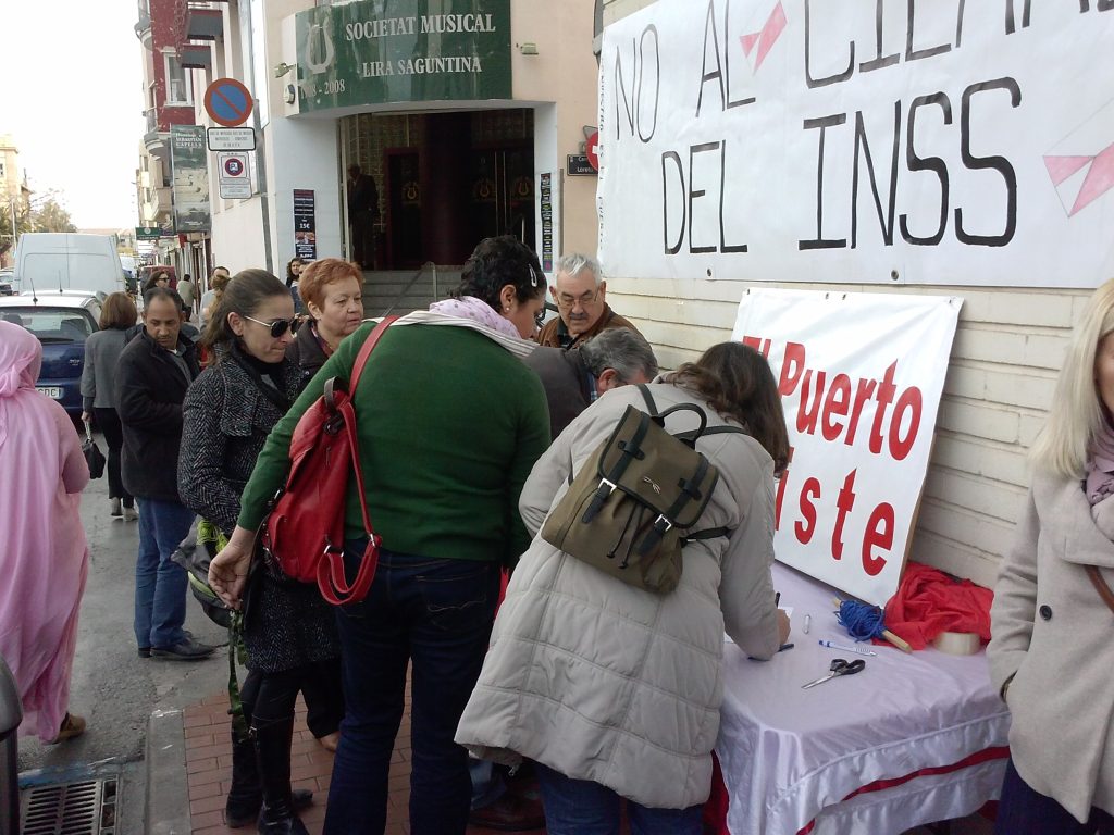 Vecinos de Sagunto y Porteños que se desplazaron hasta allí apoyaron la reapertura del INSS en El Puerto