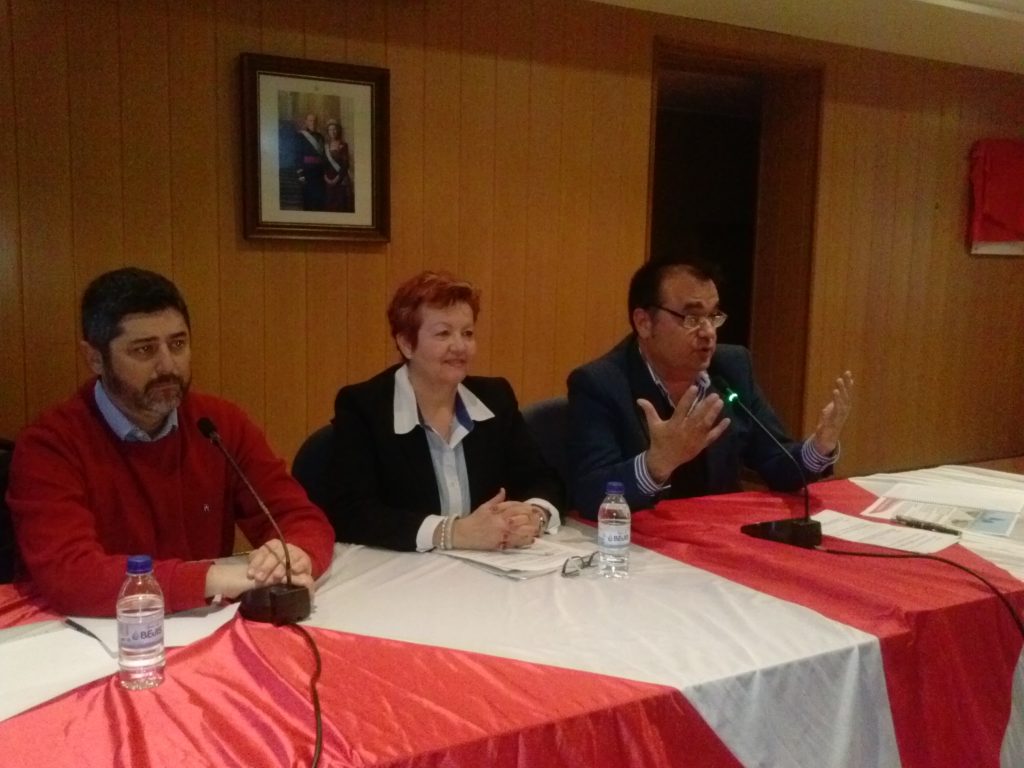 Manuel Gonzalez (Portavoz de IP), Pilar Berná (Presidenta de IP) y Juan Guillén (Directiva de IP y ponente del proyecto)