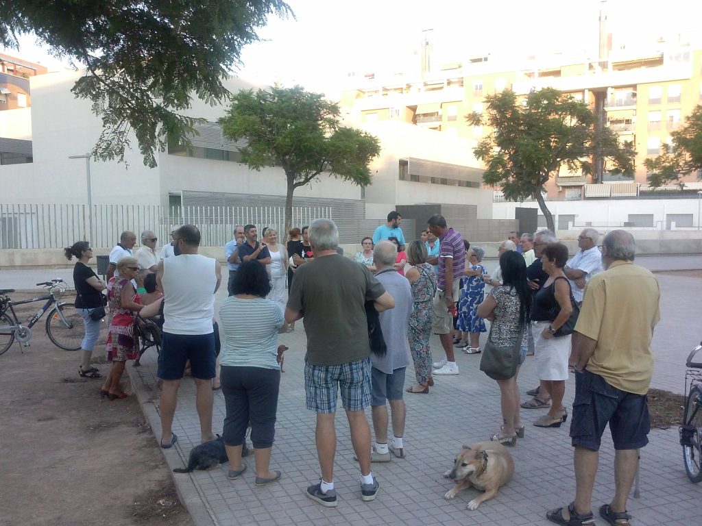 Un momento de la reunión con los vecinos