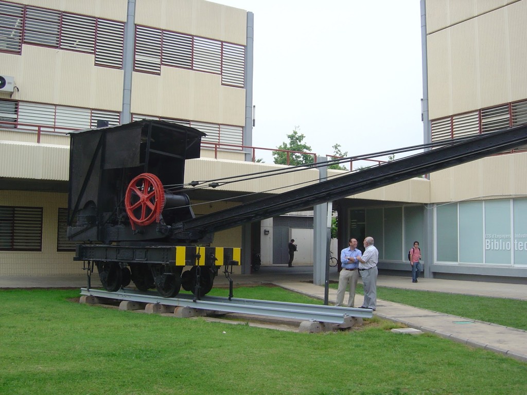 Grúa de vapor en la Universidad Politécnica de Valencia