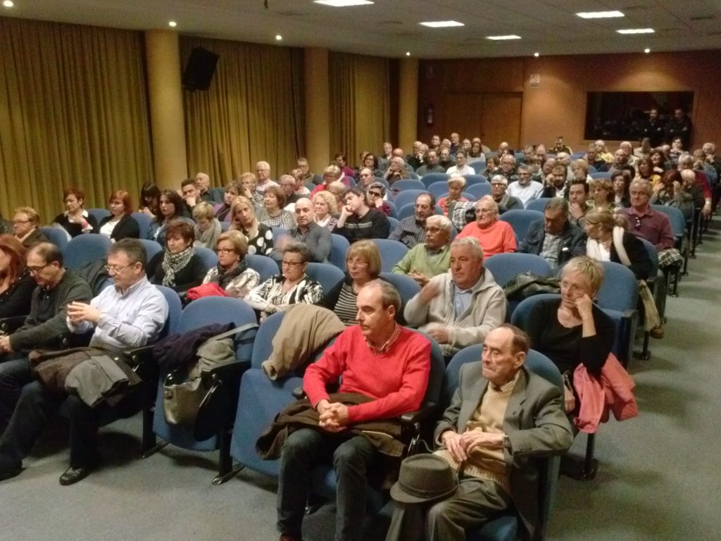 El salón del centro cívico casi lleno por los socios de Iniciativa Porteña