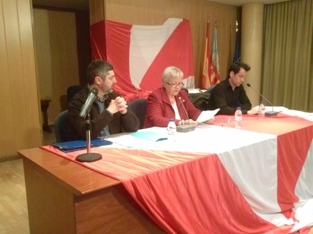 Manuel González, Pilar Berná y Cosme Herranz abriendo la asamblea