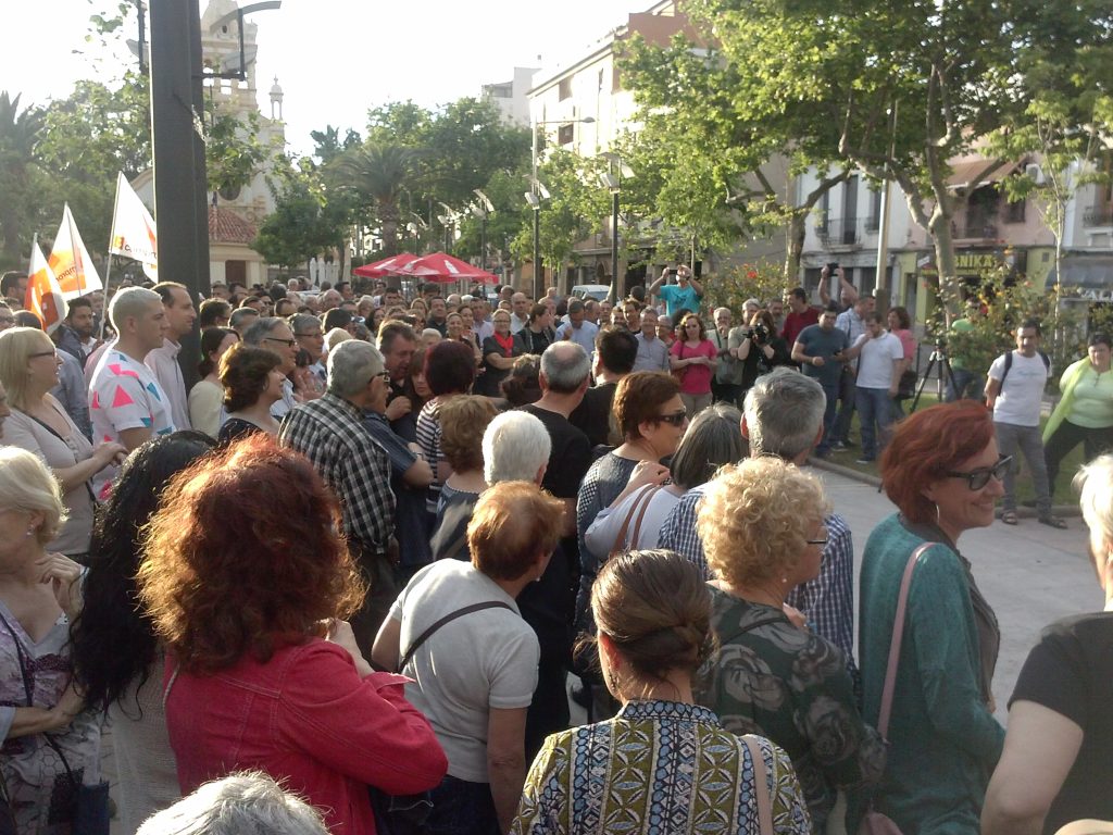 La Alameda llena de gente protestando 