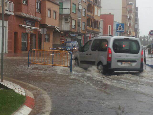 Rotonda de "Las Ranas" en el cruce de la playa