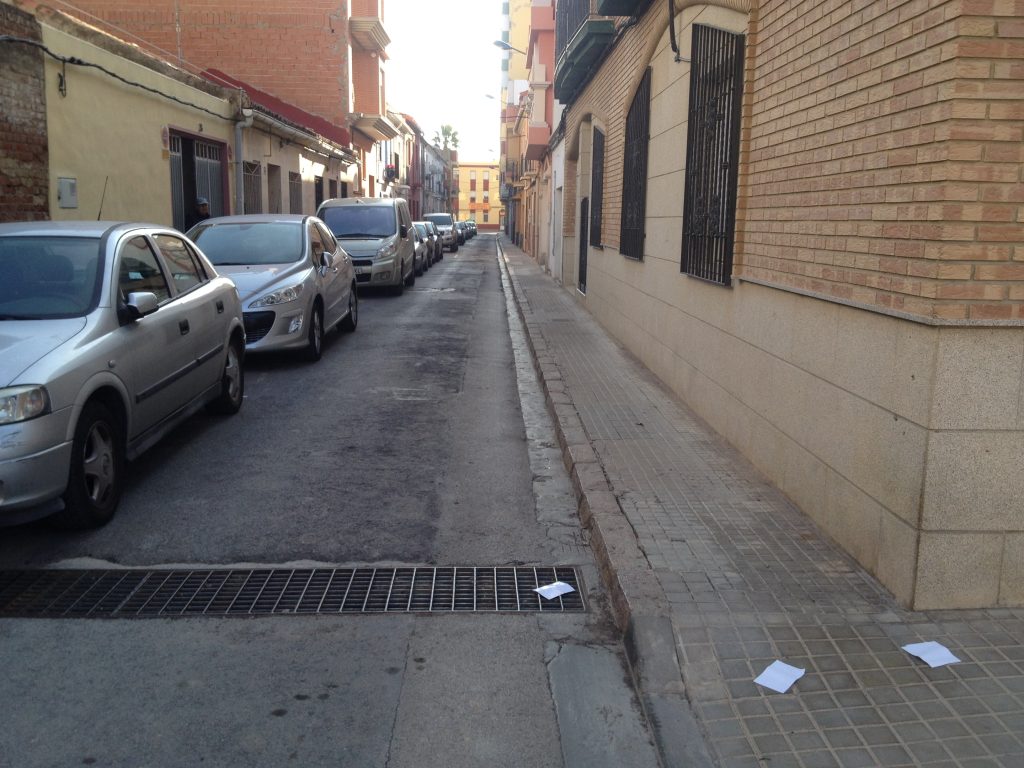 Una de las calles en las que todavía no se ha actuado en el Barrio de La Marina