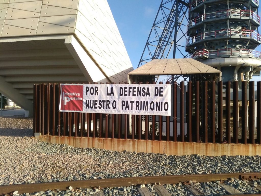 Pancarta reivindicativa defendiendo el patrimonio indsutrial