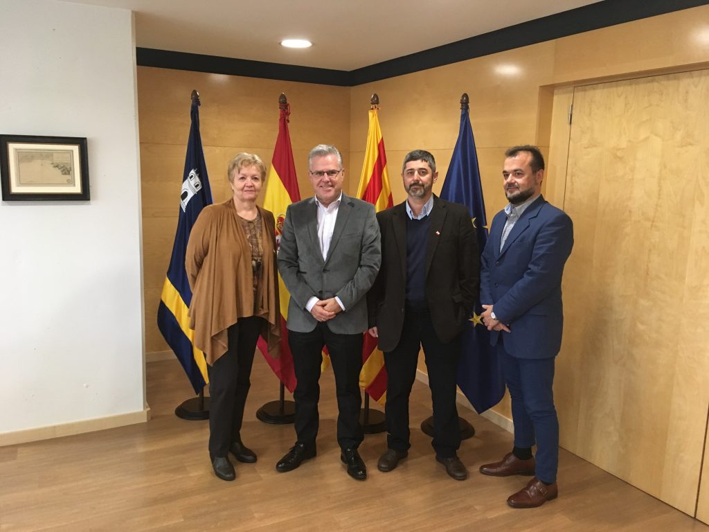 Pilar Berná, Manuel González y Juan Guillén junto al alcalde de Salou, Pere Granados.