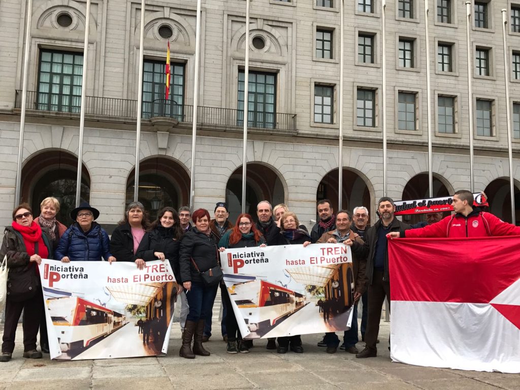 El grupo frente al ministerio de fomento